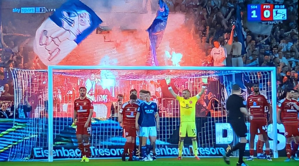Schalke vs F95: Schalke brennt (Screenshot Sky)