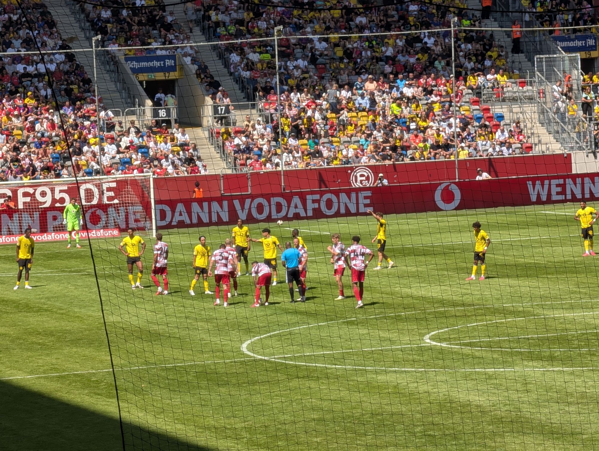 F95 vs BVB: Gefahr durch Freistoß, der keiner war (Foto: FP)