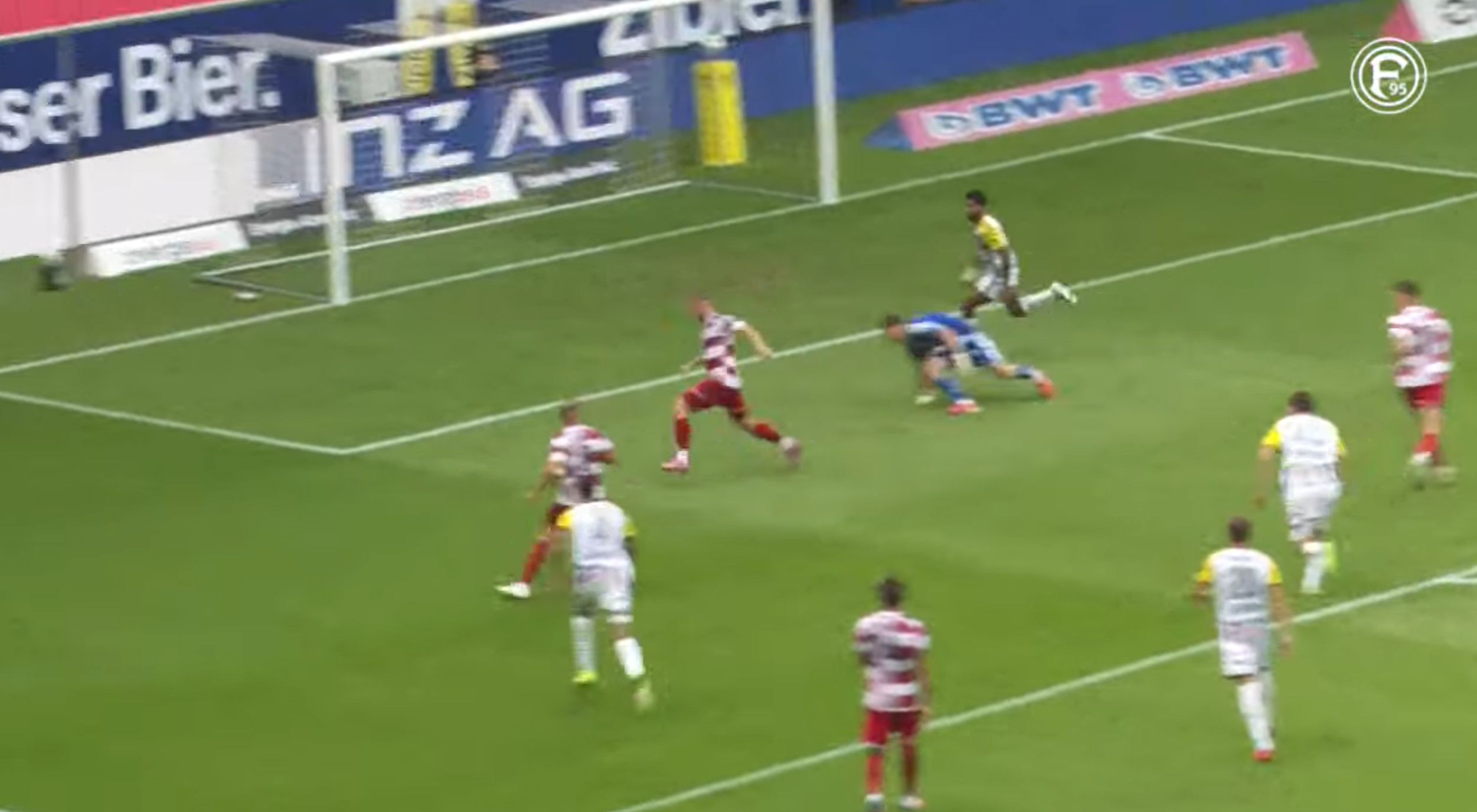 LASK vs F95: Hottmann rutscht leider weg (Screenshot: f965.tv)