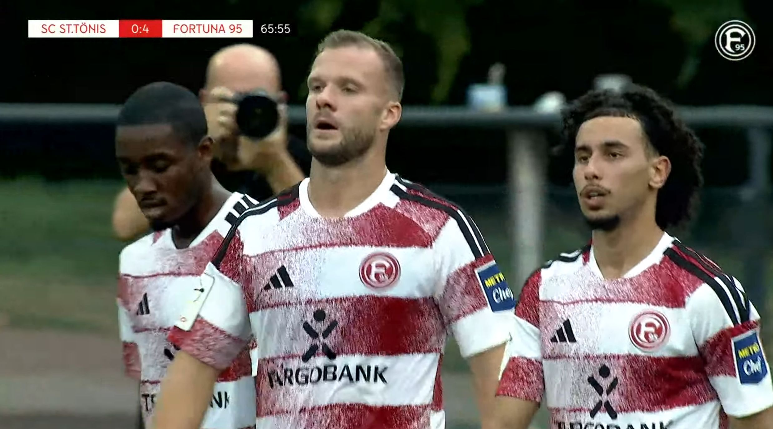 St. Tönis vs F95: Eli Der coole Eric Hottmann nach seinem 4:0 (Screenshot f95.tv)