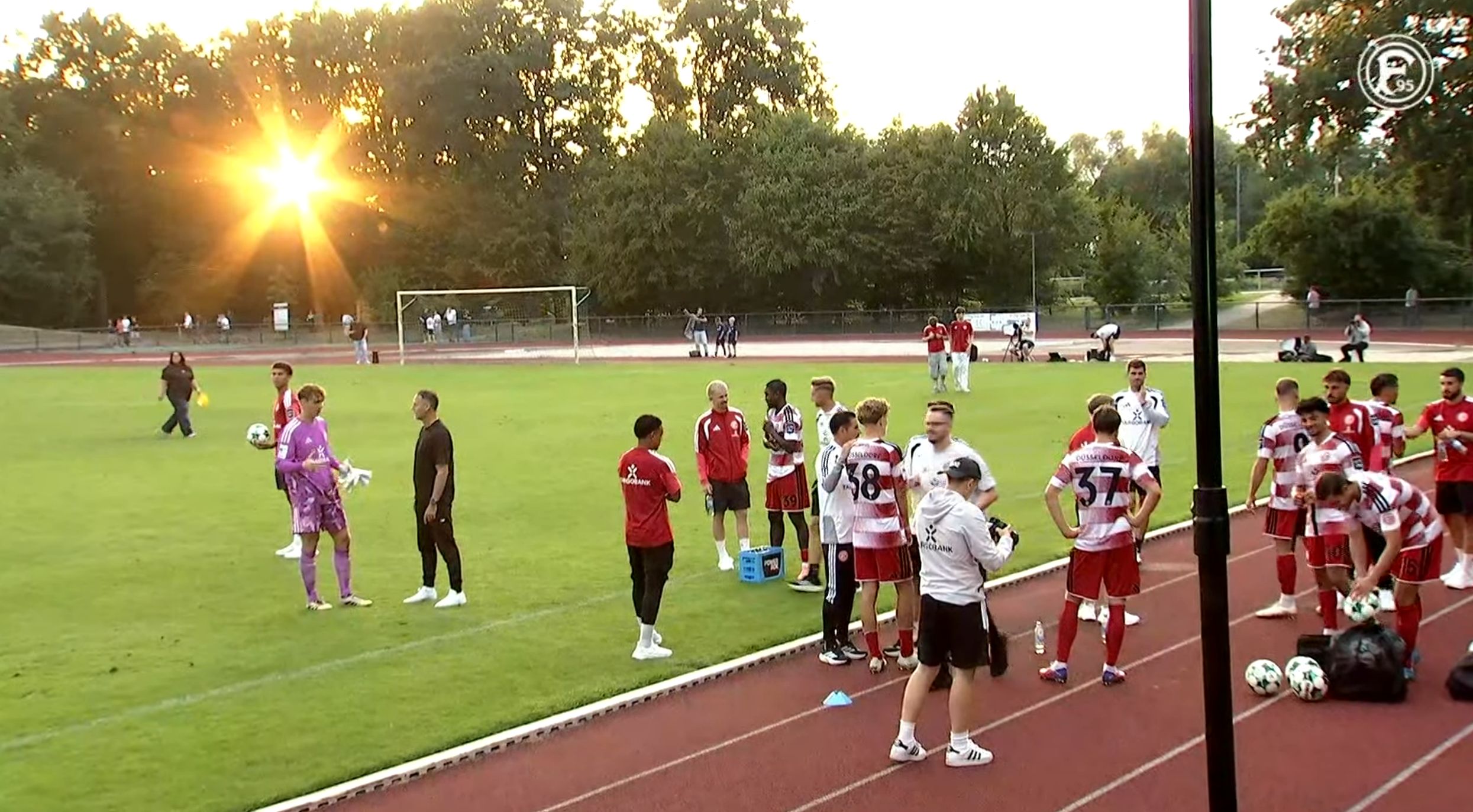 St. Tönis vs F95: Sonnenuntergang über dem Sportpark (Screenshot f95.tv)