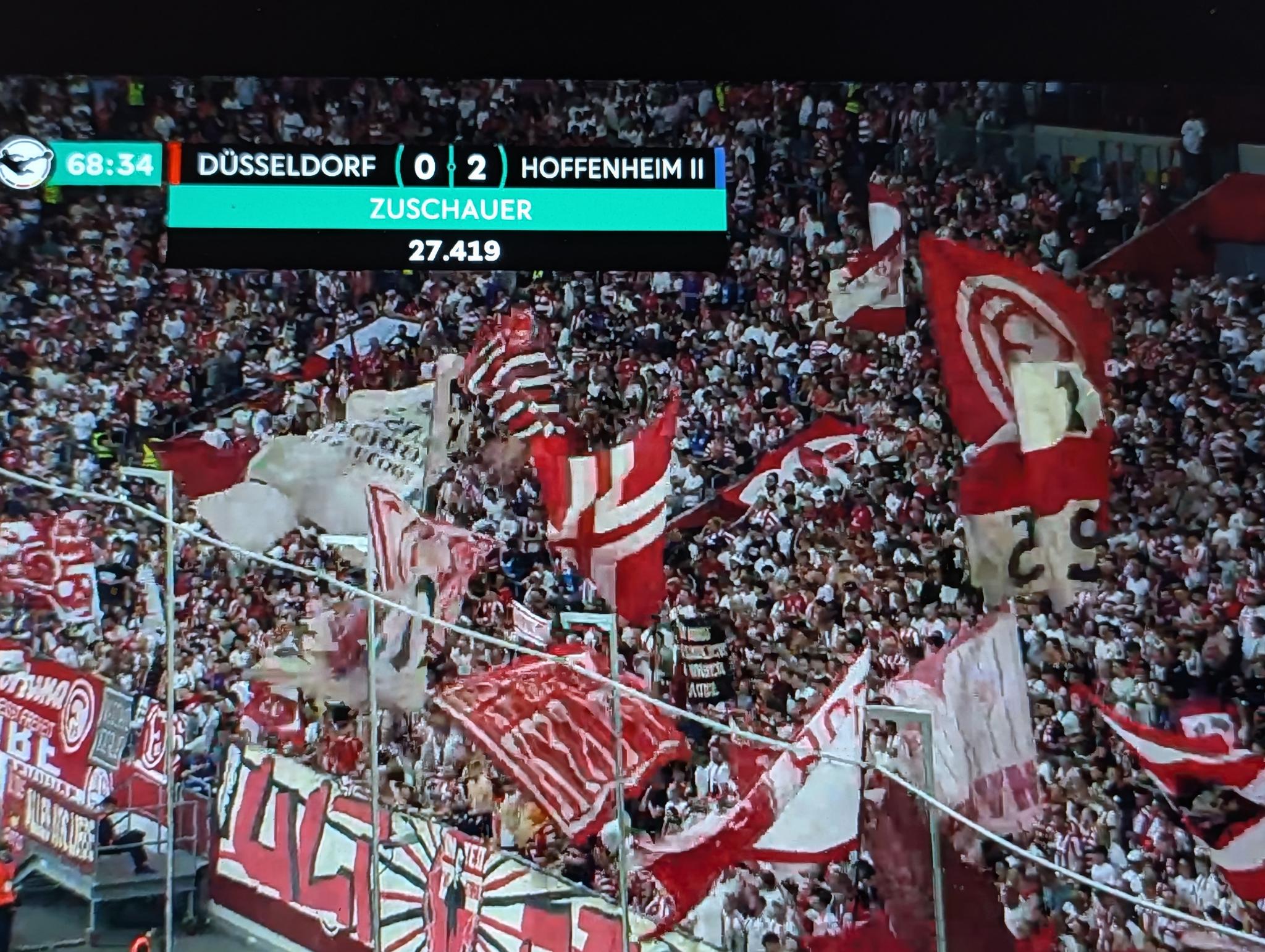 F95 vs Hoffenheim II: Am Support kann's nicht gelegen haben (Screenshot: Magenta TV)