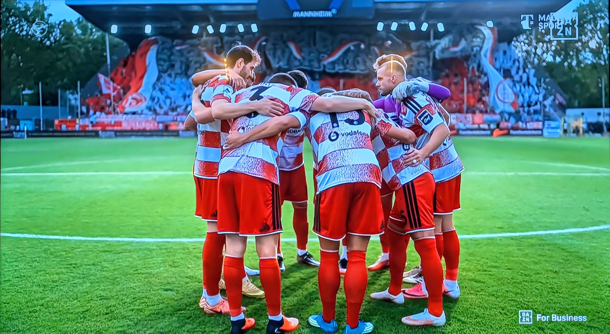 Mannheim vs F95: Schon ein Freundeskreis?(Screenshot Magenta TV)