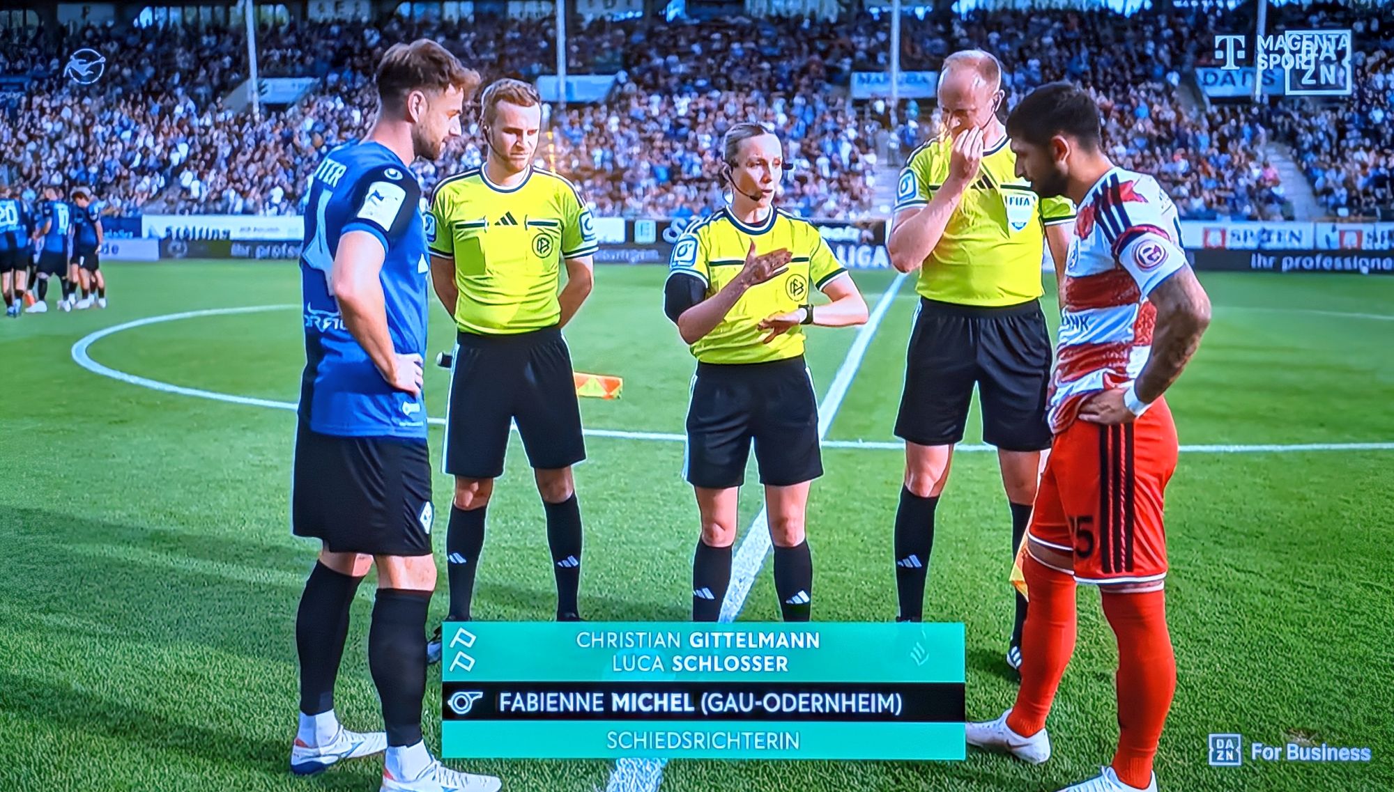 Mannheim vs F95: Platzwahl schon verkackt? (Screenshot Magenta TV)