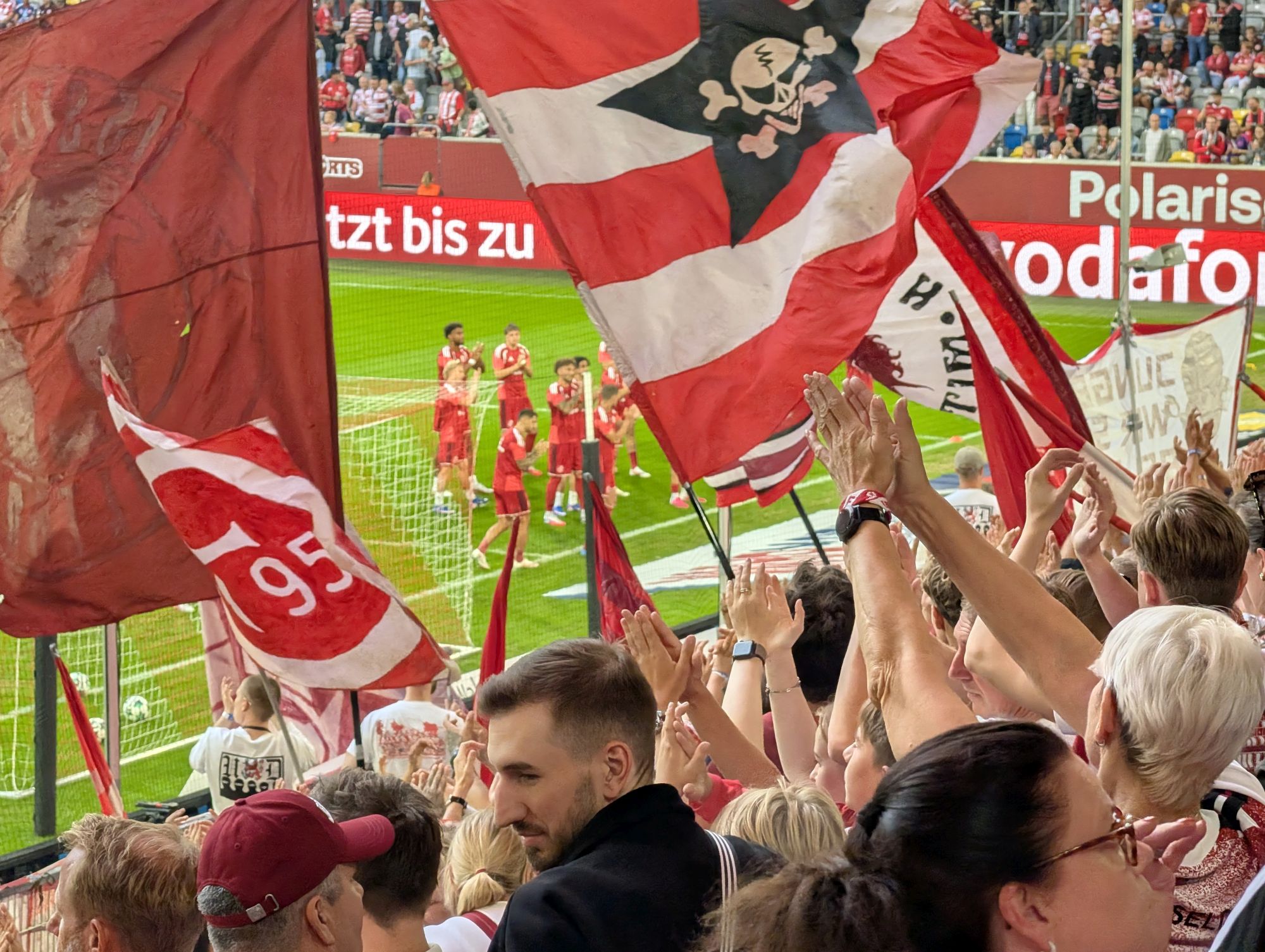 F95 vs Stuttgart II: Die Ultras und das Team (Foto: FP)