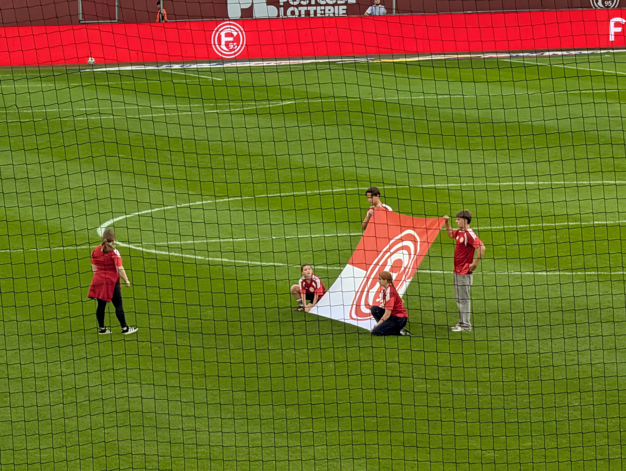F95 vs Stuttgart II: Kleines Flaggenzeigen (Foto: FP)